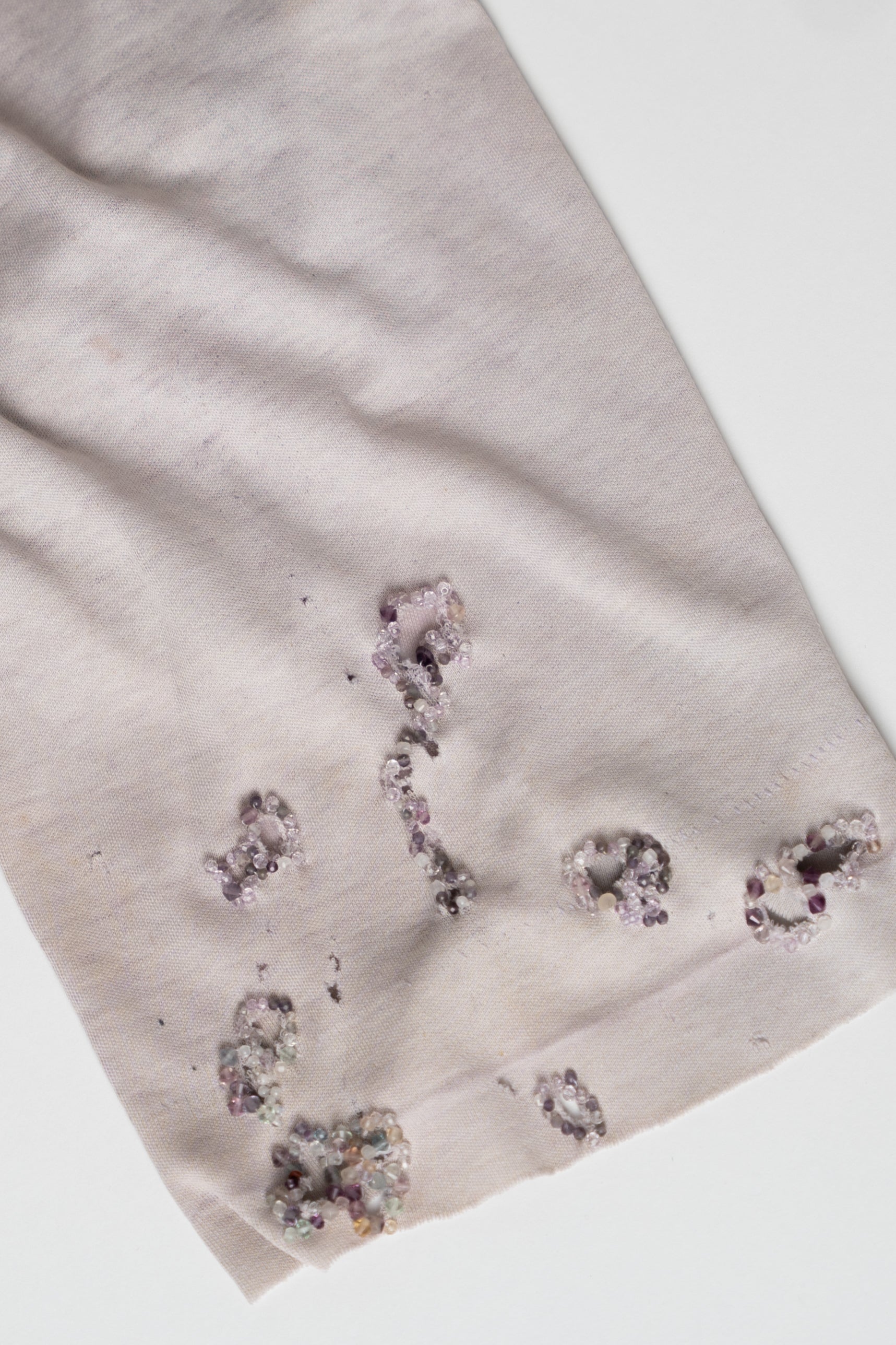 QUARTZ - AMETHYST CHARM TEE