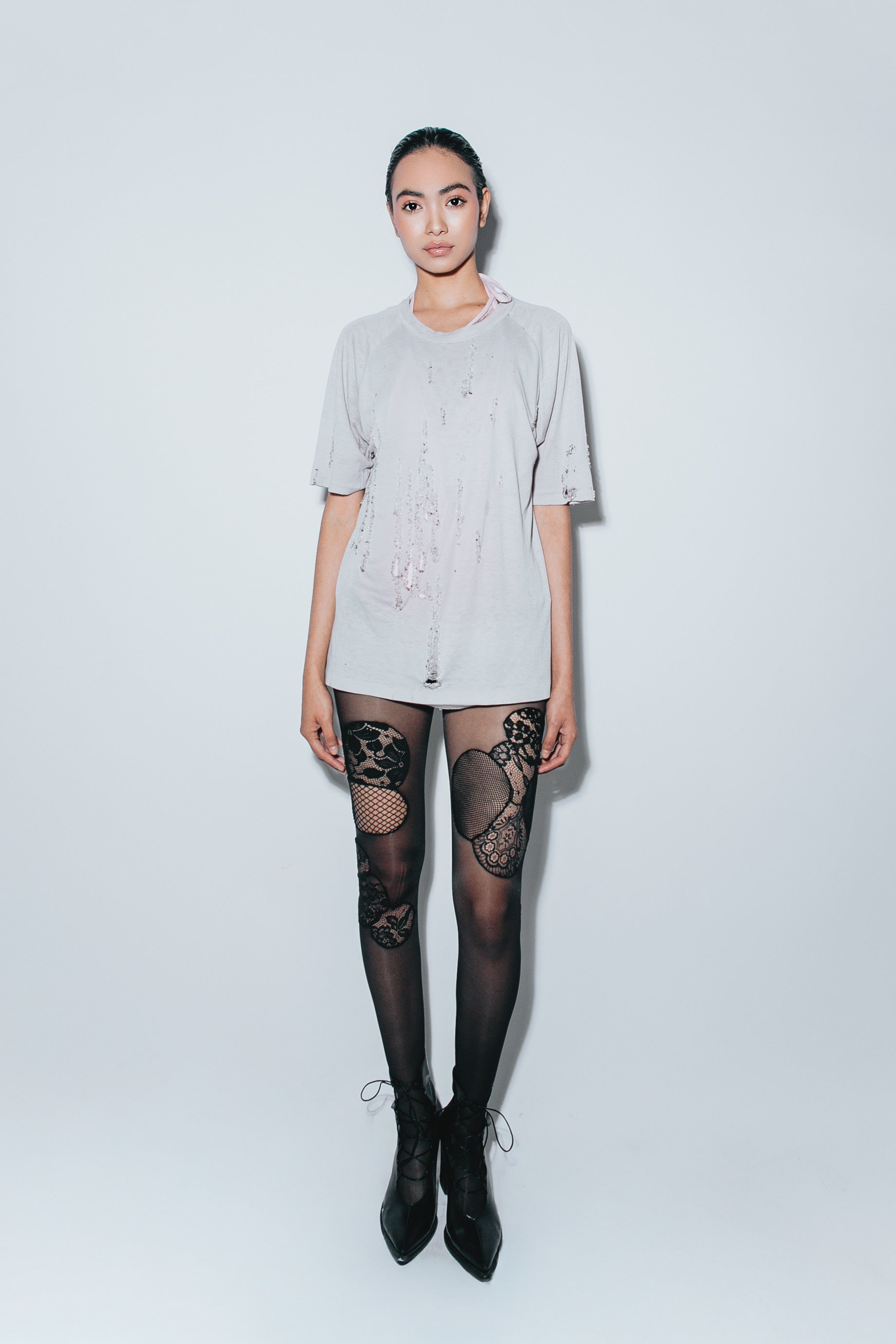 QUARTZ - AMETHYST CHARM TEE