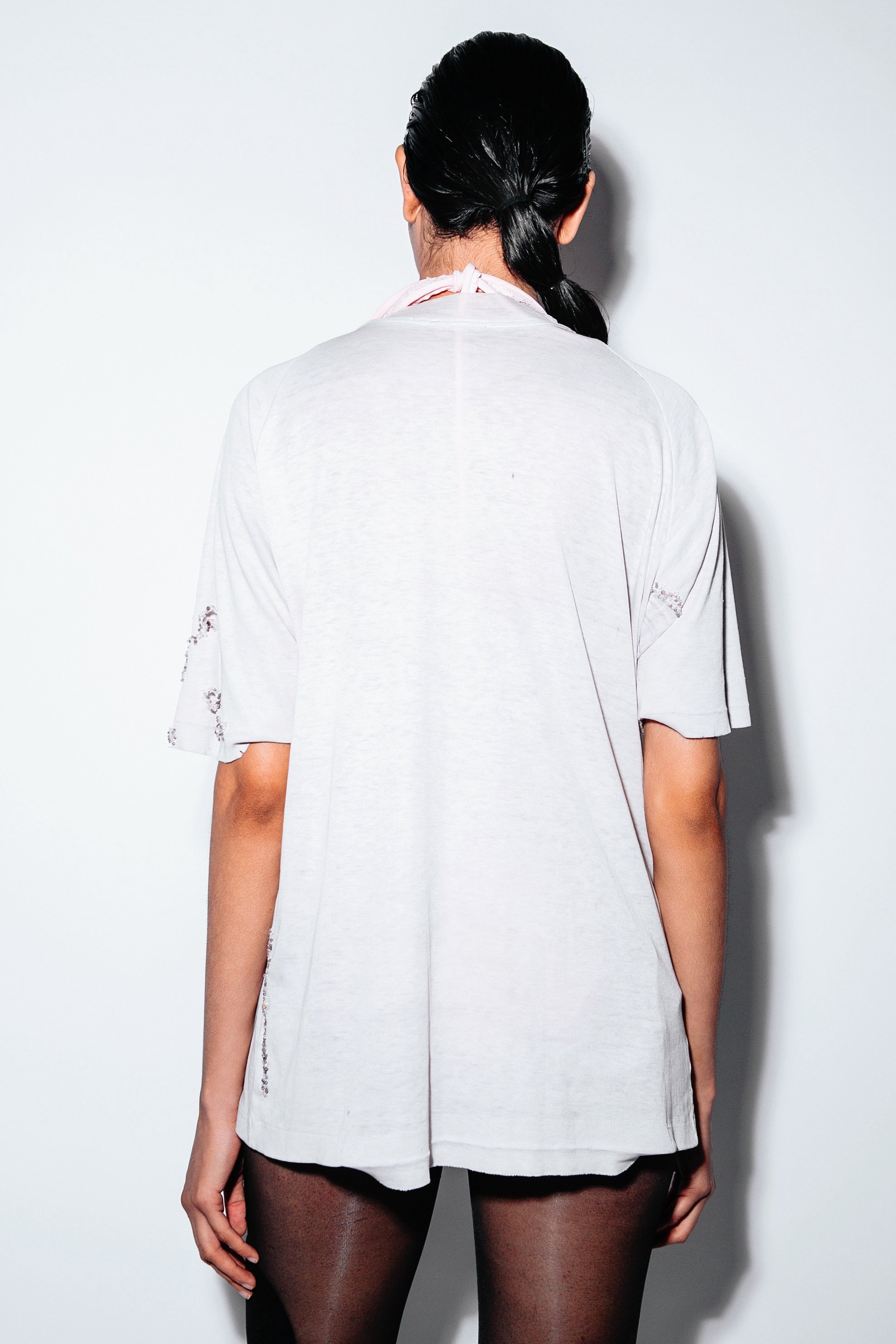 QUARTZ - AMETHYST CHARM TEE